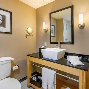 Queen Suite Mobility accessible